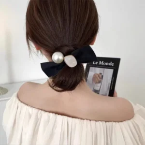 Woman wearing a pearl hair scrunchie with an elastic rubber band